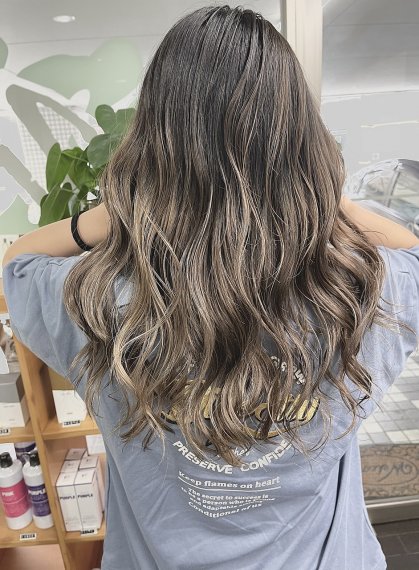 女性のヘアスタイルの写真
