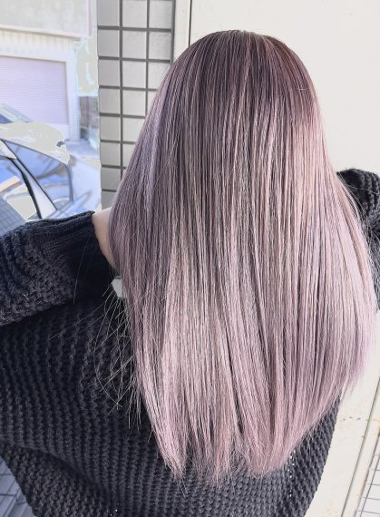 女性のヘアスタイルの写真