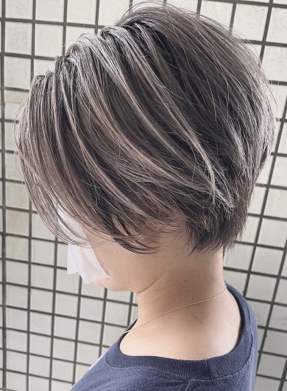 女性のヘアスタイルの写真