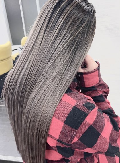 女性のヘアスタイルの写真