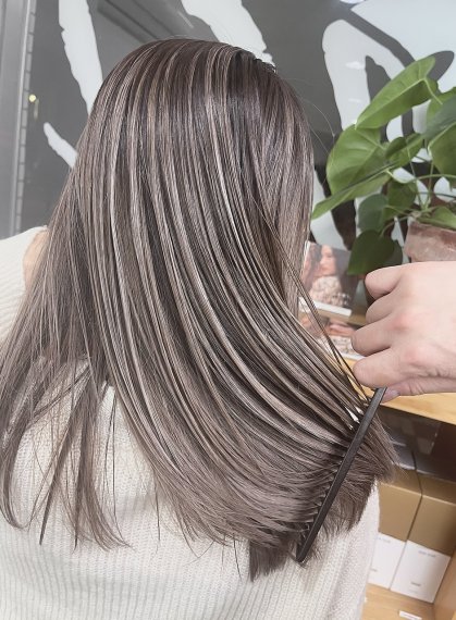 女性のヘアスタイルの写真