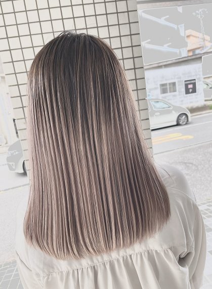 女性のヘアスタイルの写真