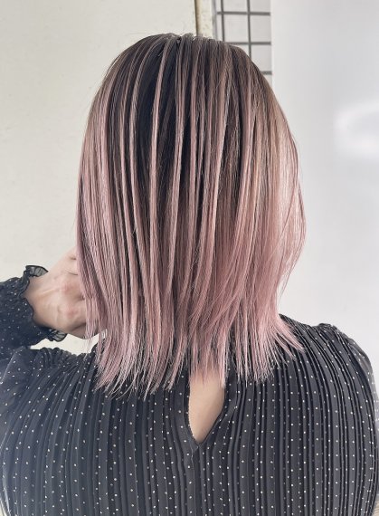 女性のヘアスタイルの写真