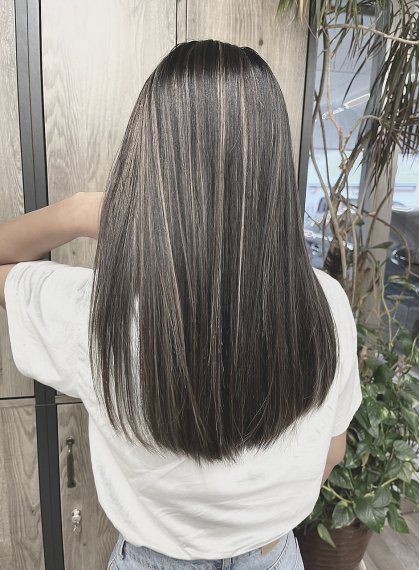 女性のヘアスタイルの写真