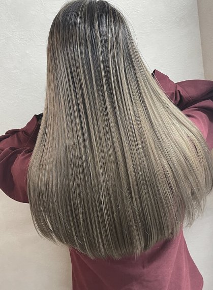 女性のヘアスタイルの写真