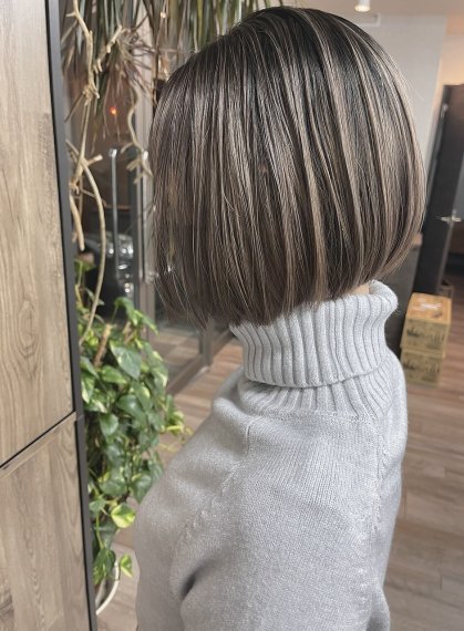 女性のヘアスタイルの写真