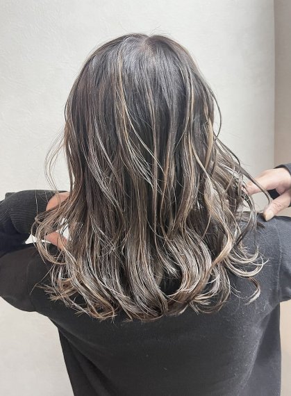 女性のヘアスタイルの写真