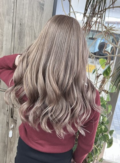 女性のヘアスタイルの写真