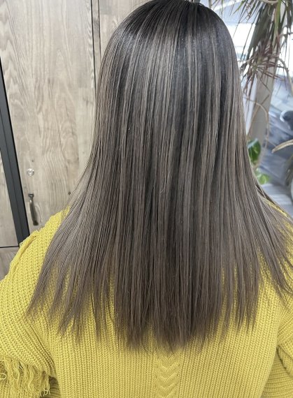 女性のヘアスタイルの写真