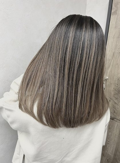女性のヘアスタイルの写真