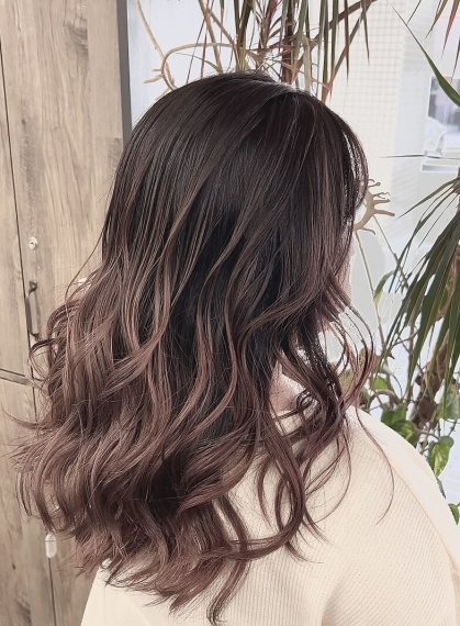 女性のヘアスタイルの写真