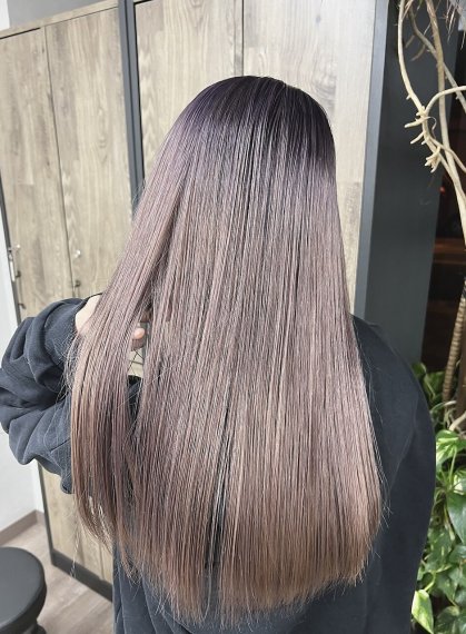 女性のヘアスタイルの写真