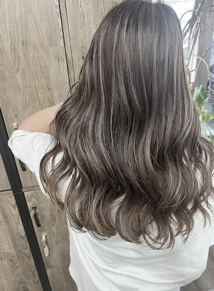 女性のヘアスタイルの写真