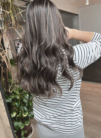 女性のヘアスタイルの写真