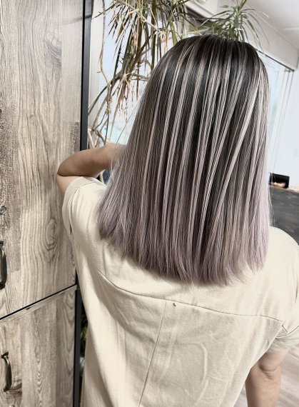 女性のヘアスタイルの写真