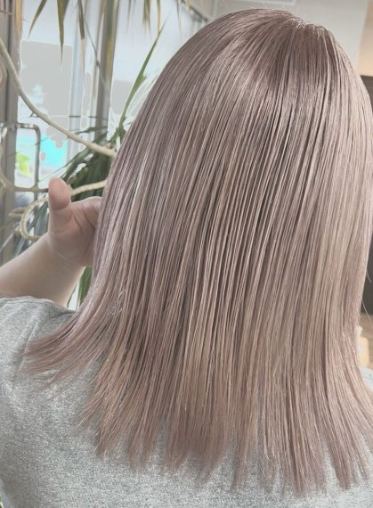 女性のヘアスタイルの写真