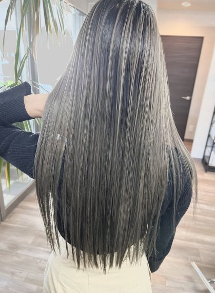 女性のヘアスタイルの写真