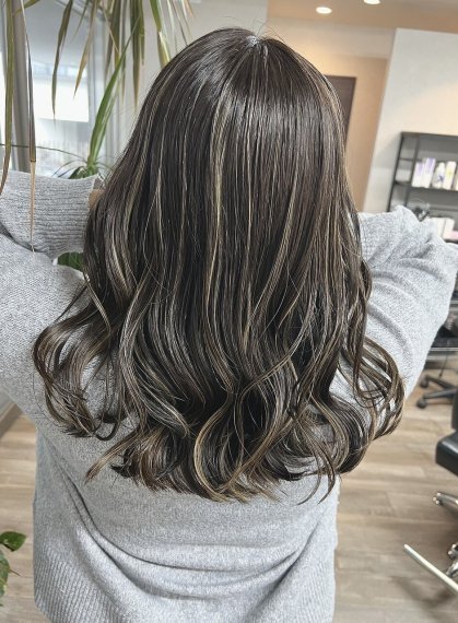 女性のヘアスタイルの写真