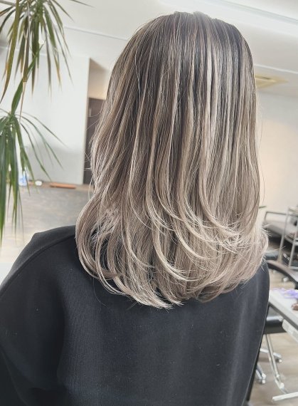 女性のヘアスタイルの写真