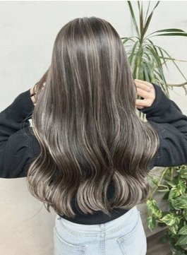 女性のヘアスタイルの写真