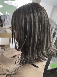 女性のヘアスタイルの写真